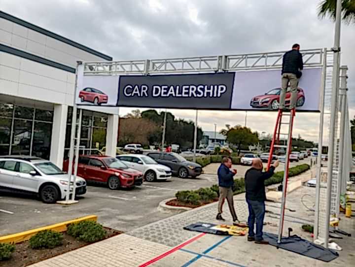 Монтаж баннеров на стяжки