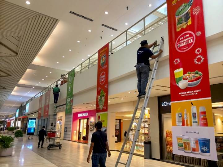 Монтаж реклам в одном ТЦ