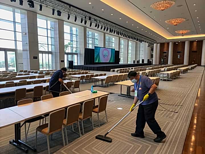 Уборка после конференции