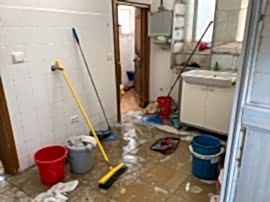 Уборка туалета после потопа в квартире