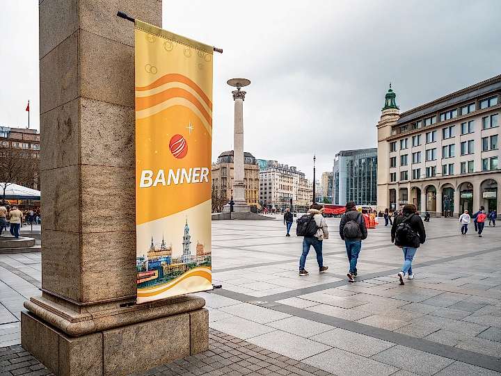 Монтаж баннера на стелу