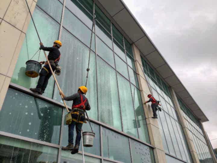 Мойка фасада промышленного здания