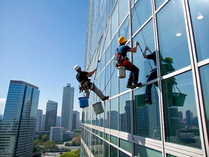 Высотная мойка окон и фасада
