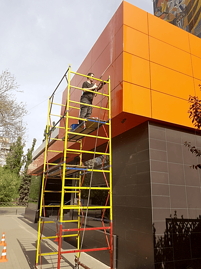 Клининг фасада помещения после ремонта