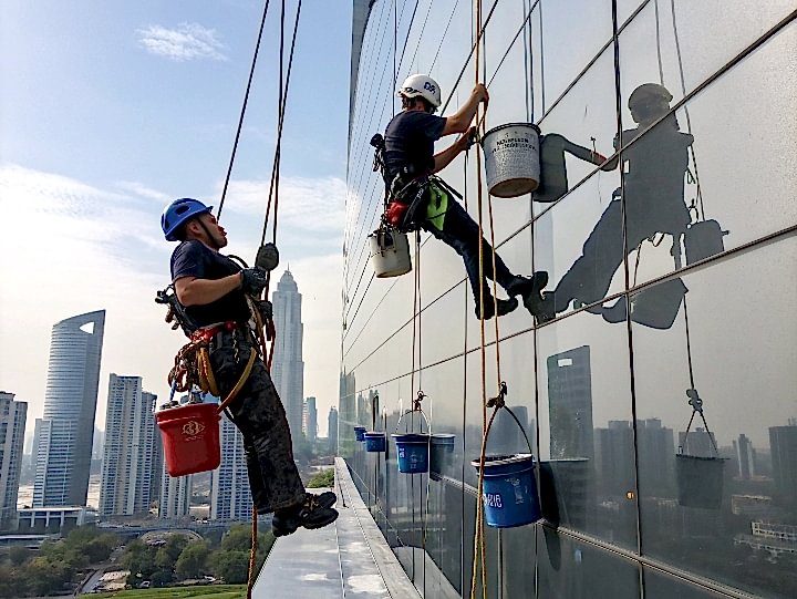 Высотная мойка остекления