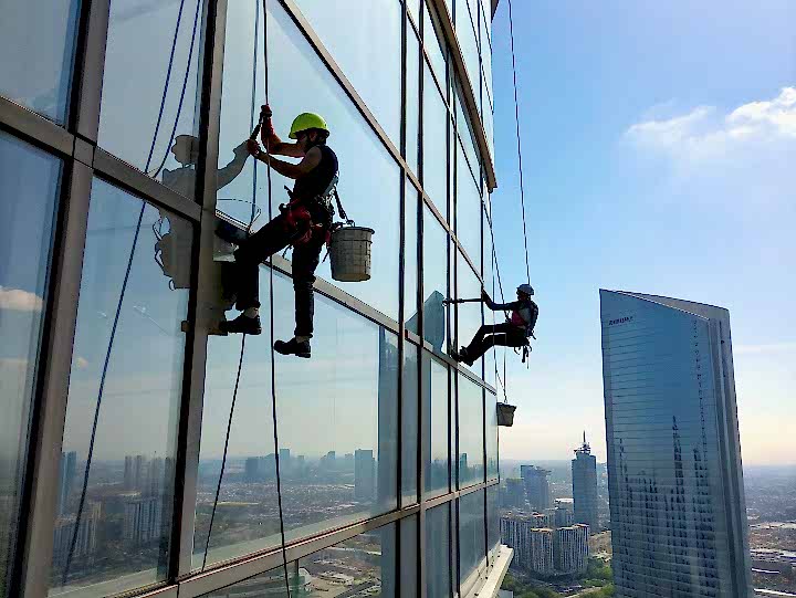 Промышленный альпинизм мытье окон