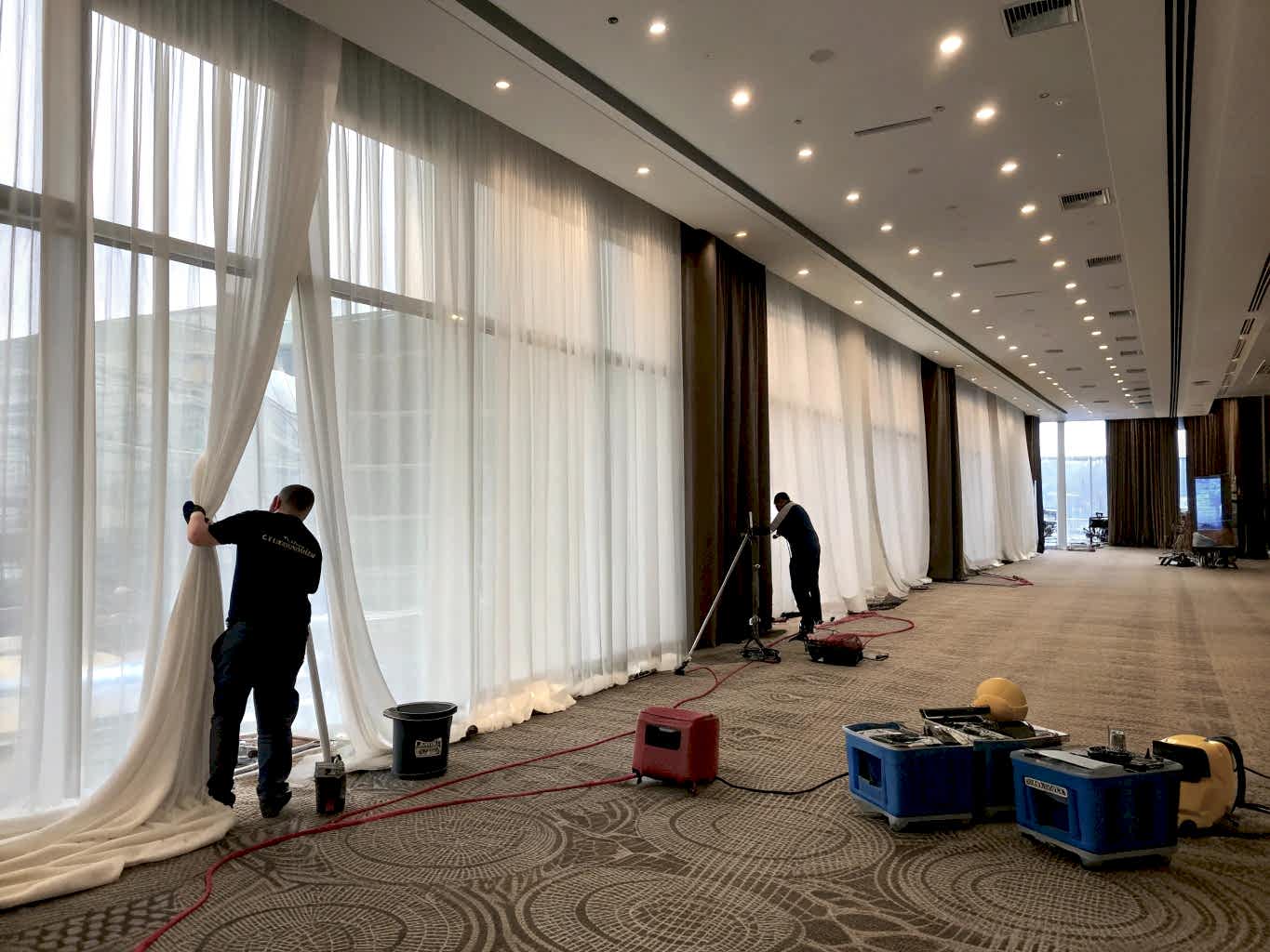 Химчистка штор в конференц-зале